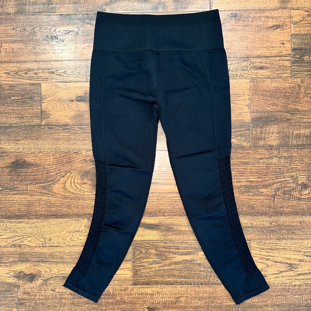 Fabletics High Waisted Perforated Sync Black Leggings Size Medium